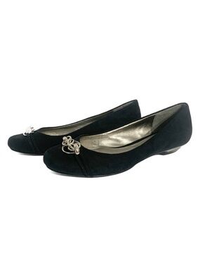 Liz Claiborne Faux Suede Alex Ballerina Flats with Silver Knot Embellishment ⚫️